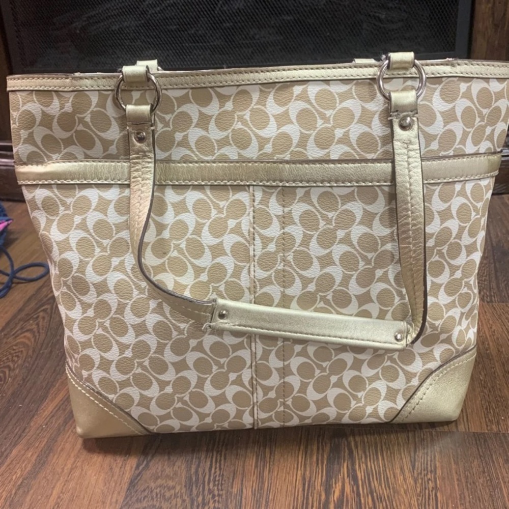 Coach Bag - Picture 2 of 4